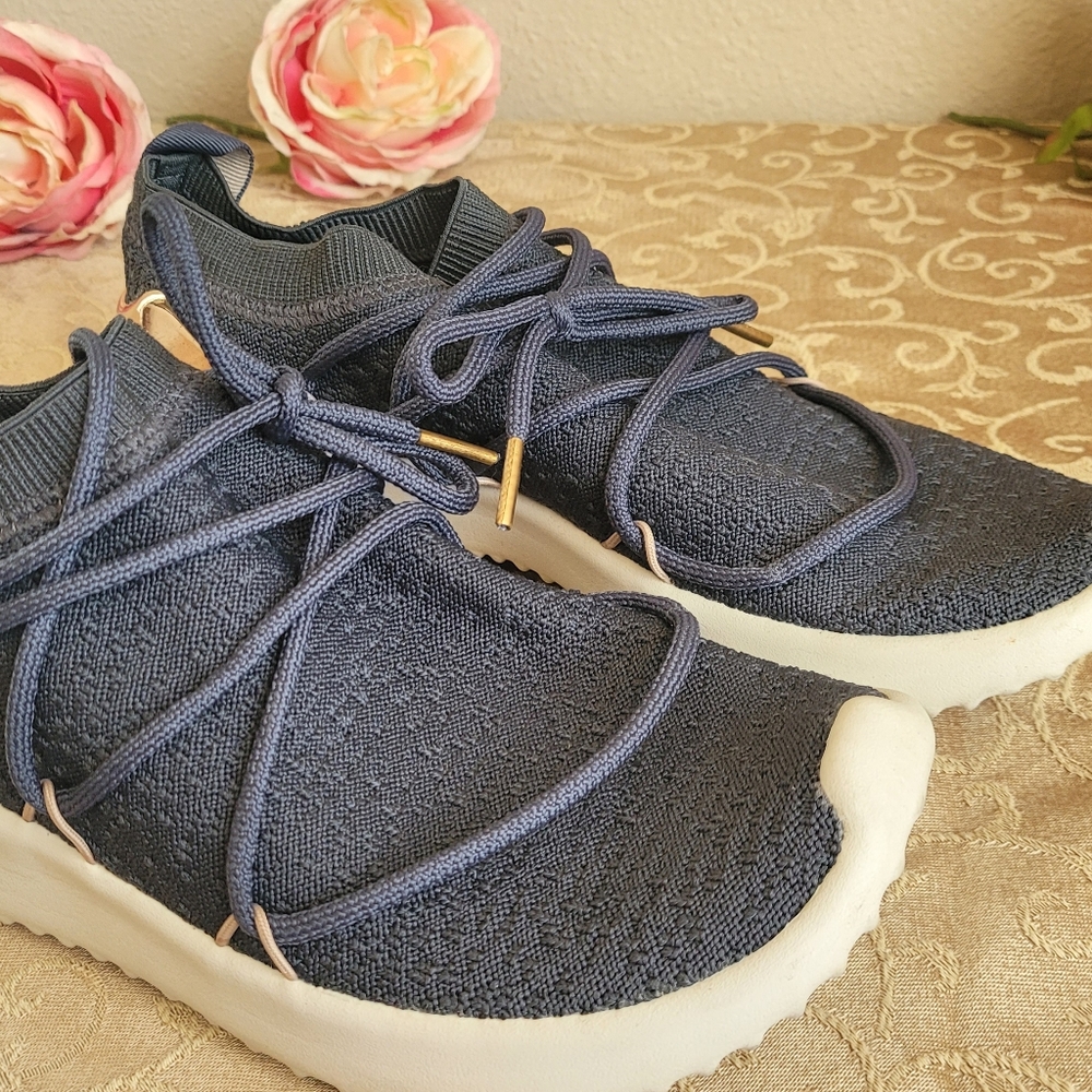 sneaker - Picture 3 of 8